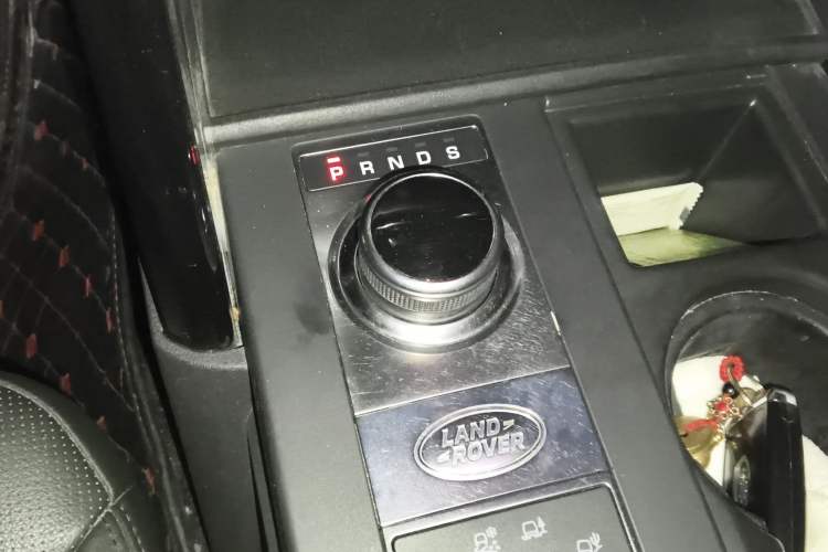 Used Land Rover Discovery 2019 3.0 SC V6 SE Gear Lever