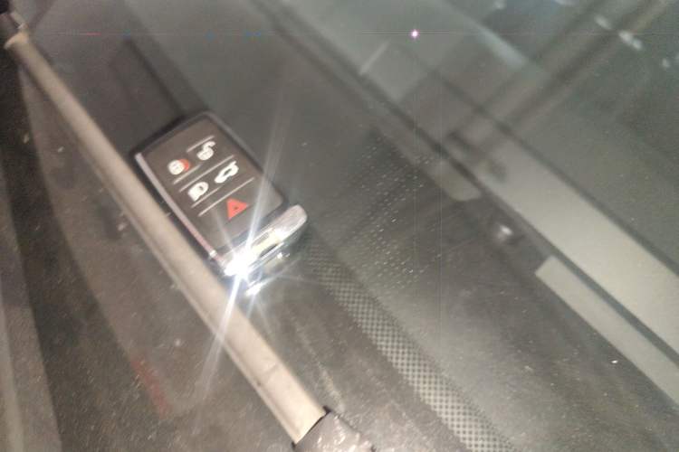 Used Land Rover Discovery 2019 2.0T SE Interior 1