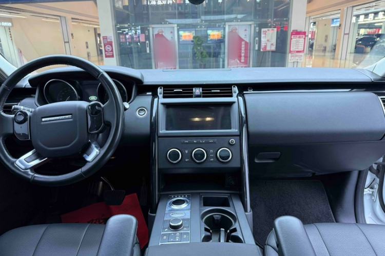 Used Land Rover Discovery 2019 3.0 SC V6 SE Interior 1