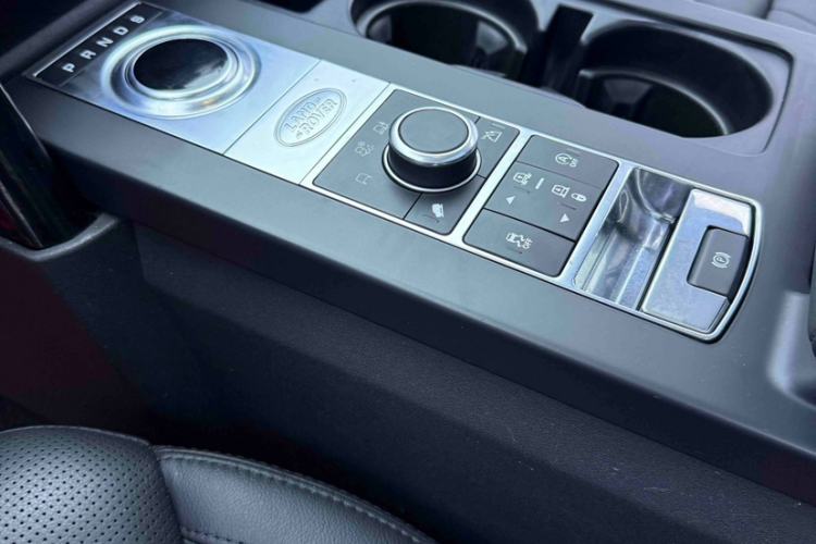 Used Land Rover Discovery 2019 3.0 SC V6 SE Interior 2