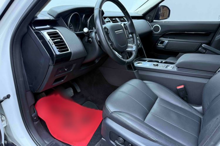 Used Land Rover Discovery 2019 3.0 SC V6 SE Interior 5