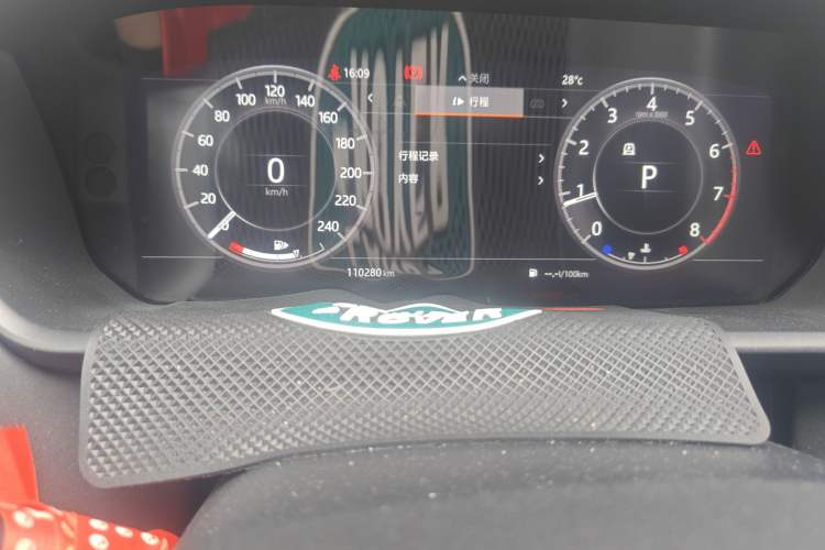 Used Land Rover Discovery 2019 3.0 SC V6 SE Odometer Close Up
