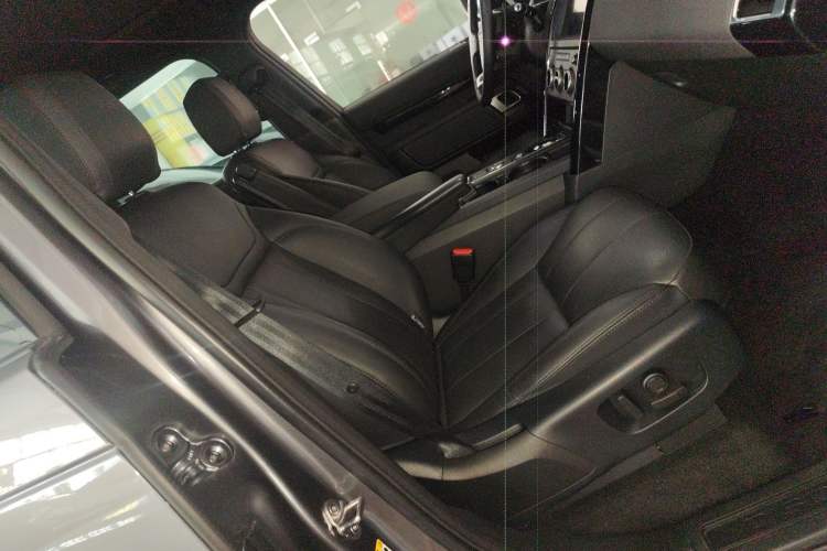 Used Land Rover Discovery 2019 2.0T SE Right Front Seat