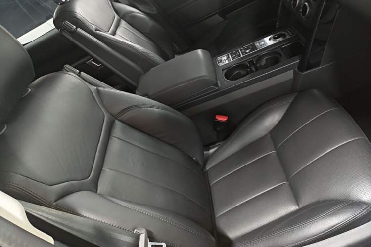 Used Land Rover Discovery 2019 3.0 SC V6 SE Right Front Seat