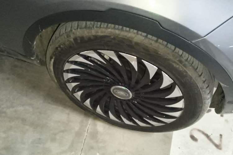 Used Land Rover Discovery 2019 3.0 SC V6 SE Right Front Wheel Hub