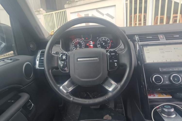 Used Land Rover Discovery 2019 3.0 SC V6 SE Steering Wheel