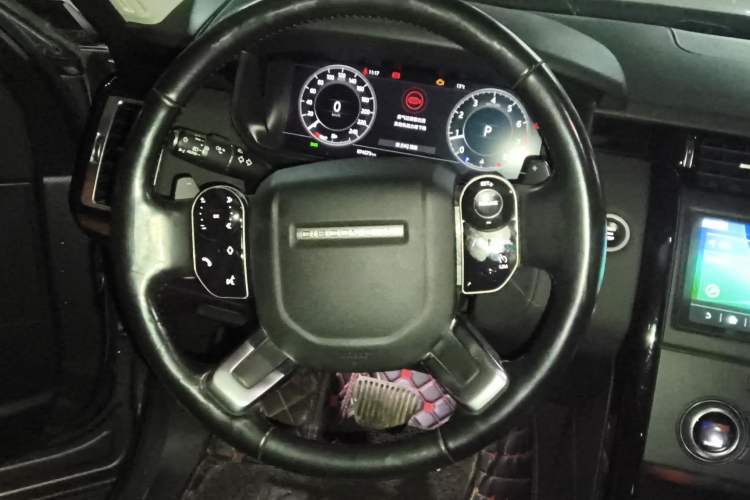 Used Land Rover Discovery 2019 3.0 SC V6 SE Steering Wheel