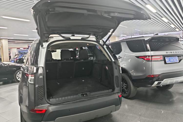 Used Land Rover Discovery 2019 3.0 SC V6 SE Trunk