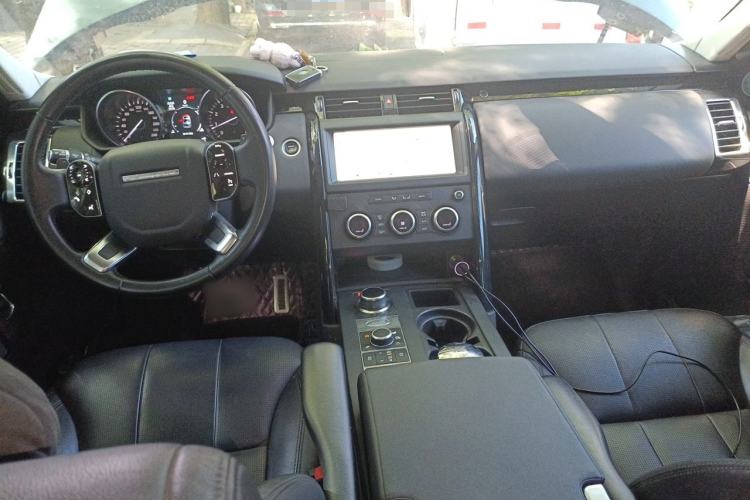 Used Land Rover Discovery 2019 3.0 SC V6 SE Center Console