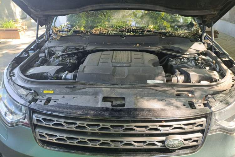 Used Land Rover Discovery 2019 3.0 SC V6 SE Engine Bay