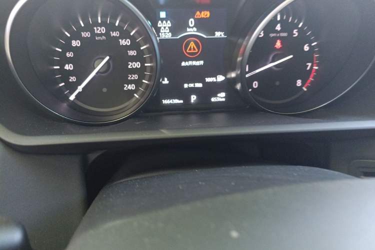 Used Land Rover Discovery 2019 3.0 SC V6 SE Odometer Close Up