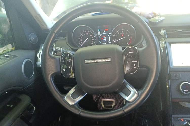 Used Land Rover Discovery 2019 3.0 SC V6 SE Steering Wheel