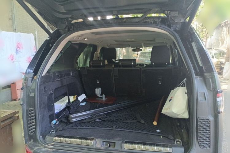 Used Land Rover Discovery 2019 3.0 SC V6 SE Trunk