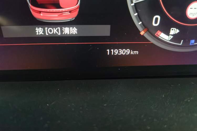 Used Land Rover Discovery 2019 3.0 SC V6 SE Odometer Close Up