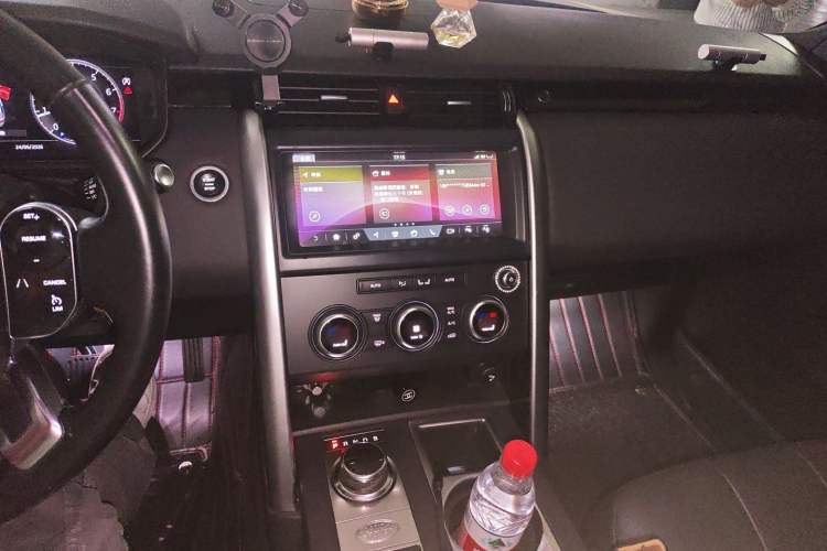Used Land Rover Discovery 2019 2.0T SE Audio And AC Panel