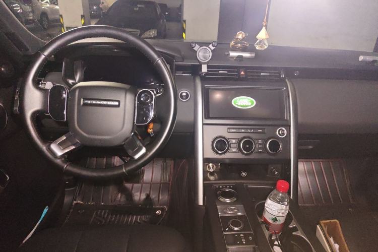 Used Land Rover Discovery 2019 2.0T SE Center Console
