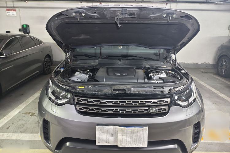 Used Land Rover Discovery 2019 2.0T SE Engine Bay