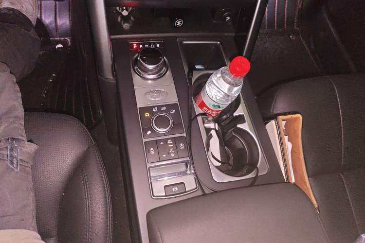 Used Land Rover Discovery 2019 2.0T SE Gear Lever