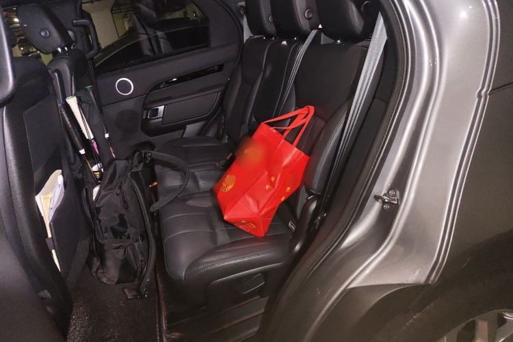Used Land Rover Discovery 2019 2.0T SE Left Rear Seat