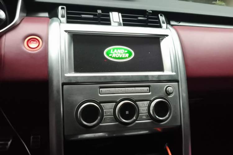 Used Land Rover Discovery 2019 3.0 SC V6 SE Audio And AC Panel