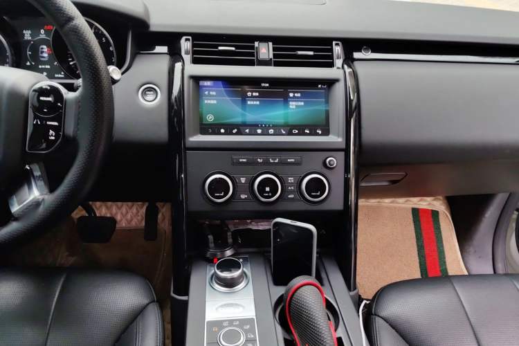 Used Land Rover Discovery 2019 3.0 SC V6 SE Audio And AC Panel