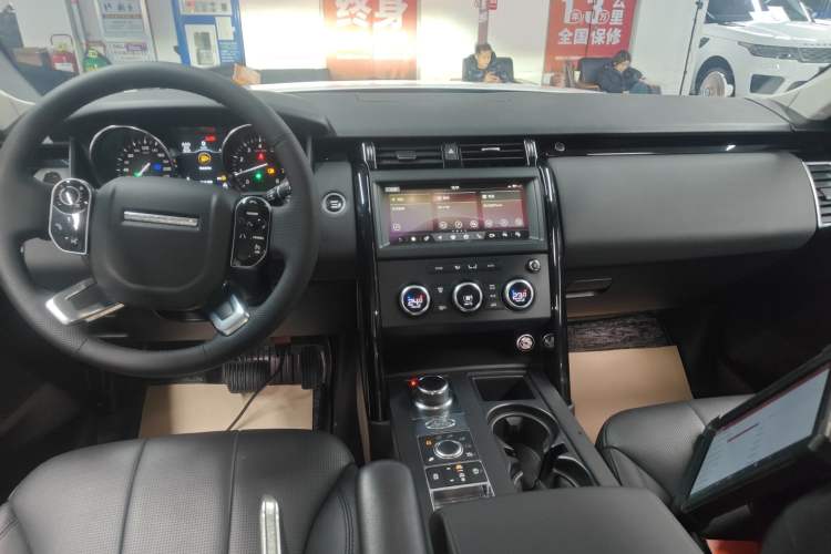 Used Land Rover Discovery 2019 3.0 SC V6 SE Audio And AC Panel
