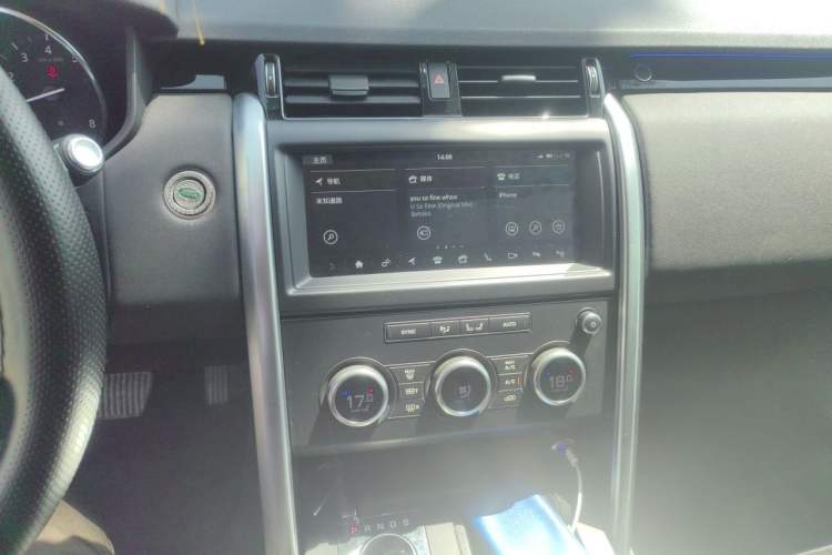 Used Land Rover Discovery 2019 3.0 SC V6 SE Audio And AC Panel