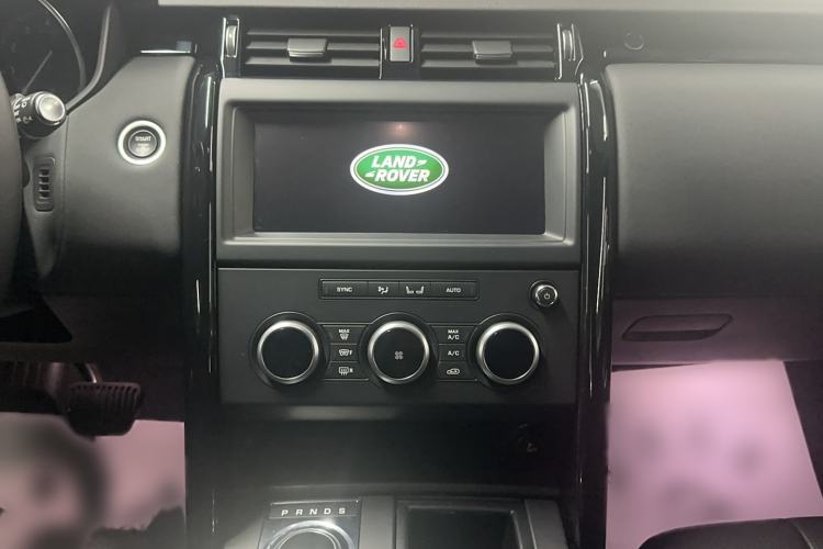 Used Land Rover Discovery 2019 3.0 SC V6 SE Audio And AC Panel