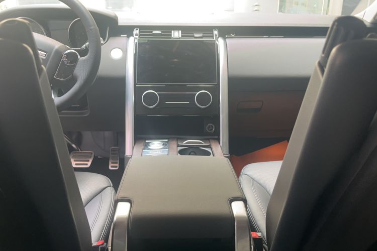 Used Land Rover Discovery 2019 3.0 SC V6 SE Audio And AC Panel
