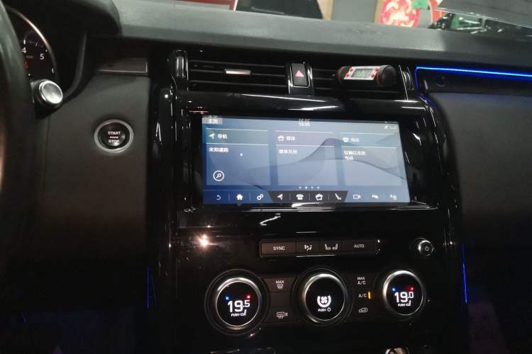 Used Land Rover Discovery 2019 3.0 SC V6 SE Audio And AC Panel