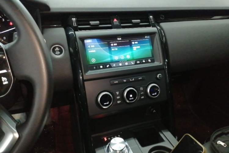 Used Land Rover Discovery 2019 3.0 SC V6 SE Audio And AC Panel