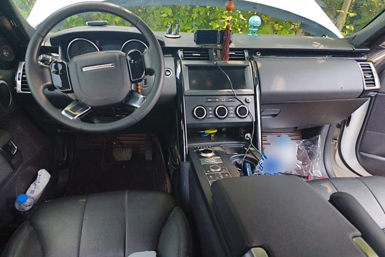 Used Land Rover Discovery 2019 3.0 SC V6 SE Center Console