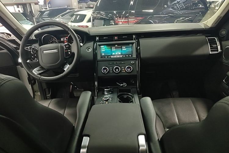 Used Land Rover Discovery 2019 3.0 SC V6 SE Center Console