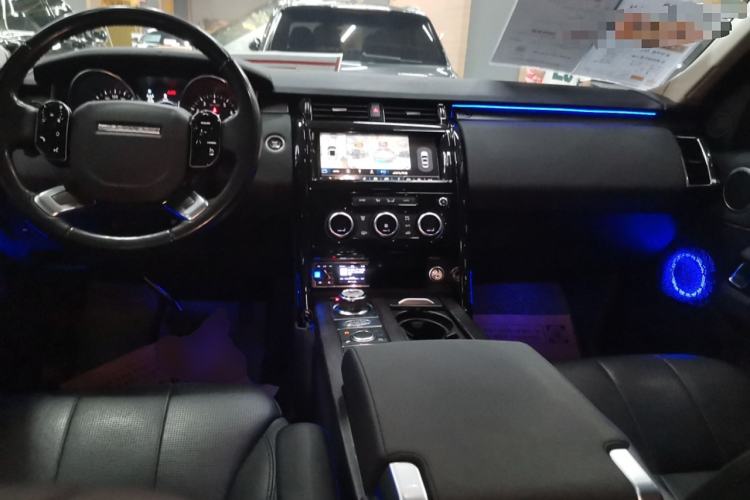 Used Land Rover Discovery 2019 3.0 SC V6 SE Center Console