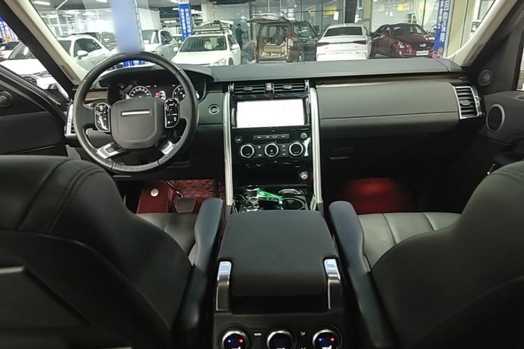 Used Land Rover Discovery 2019 3.0 SC V6 HSE Center Console