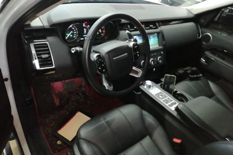 Used Land Rover Discovery 2019 3.0 SC V6 SE Center Console