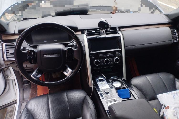 Used Land Rover Discovery 2019 3.0 SC V6 HSE Center Console