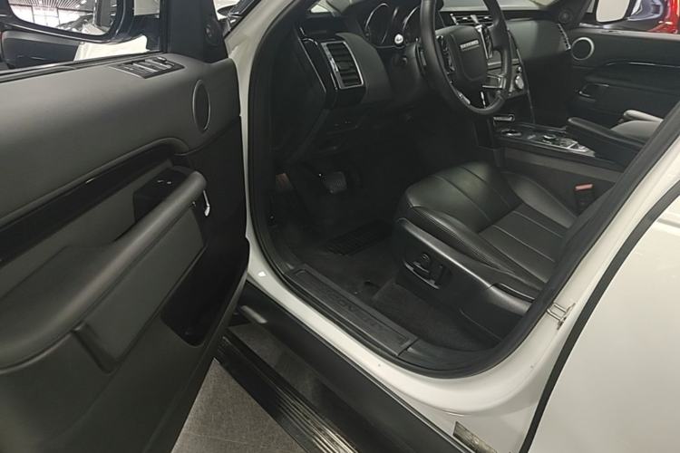 Used Land Rover Discovery 2019 3.0 SC V6 SE Driver Seat