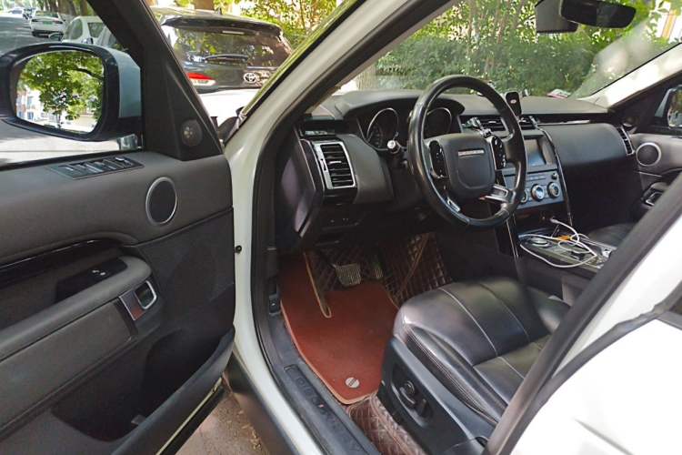 Used Land Rover Discovery 2019 2.0T SE Driver Seat