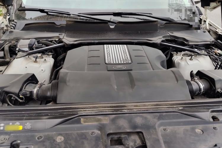 Used Land Rover Discovery 2019 3.0 SC V6 SE Engine Bay