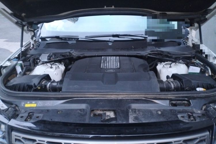 Used Land Rover Discovery 2019 3.0 SC V6 SE Engine Bay