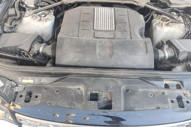 Used Land Rover Discovery 2019 3.0 SC V6 SE Engine Bay