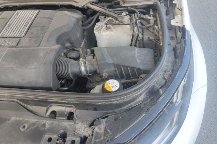 Used Land Rover Discovery 2019 3.0 SC V6 SE Engine Bay Left