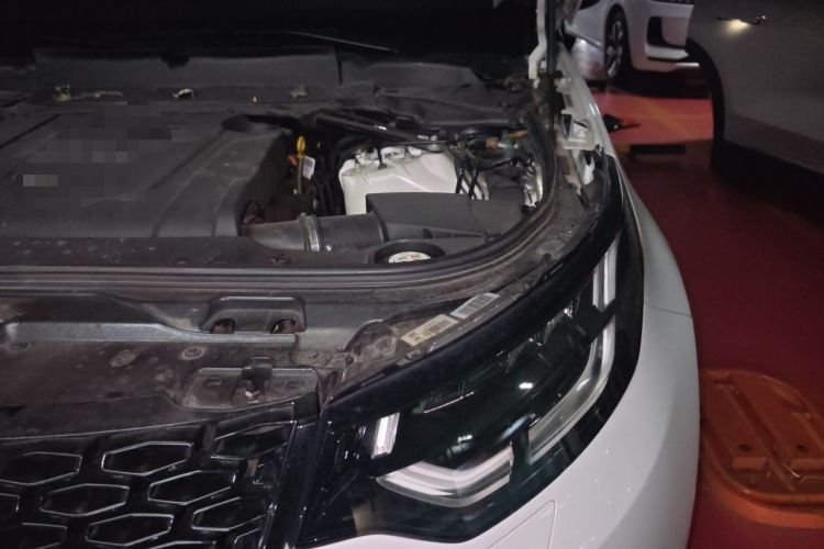 Used Land Rover Discovery 2019 2.0T HSE Engine Bay Left