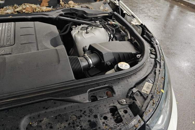 Used Land Rover Discovery 2019 3.0 SC V6 SE Engine Bay Left