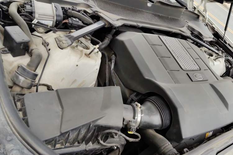 Used Land Rover Discovery 2019 3.0 SC V6 SE Engine Bay Right