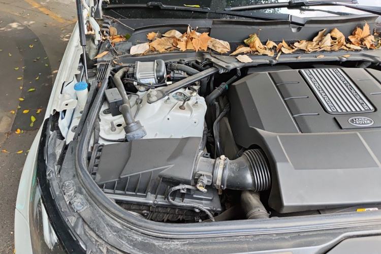 Used Land Rover Discovery 2019 3.0 SC V6 SE Engine Bay Right
