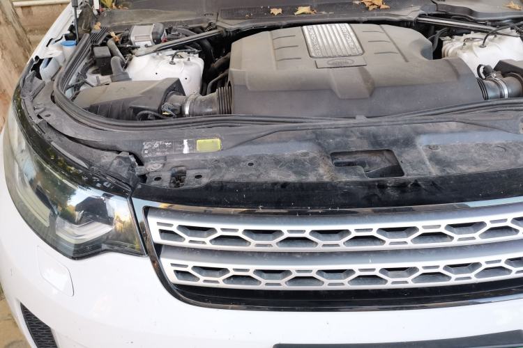 Used Land Rover Discovery 2019 3.0 SC V6 HSE Engine Bay Right