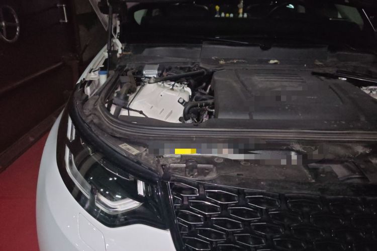 Used Land Rover Discovery 2019 2.0T HSE Engine Bay Right