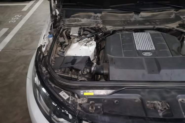 Used Land Rover Discovery 2019 3.0 SC V6 SE Engine Bay Right